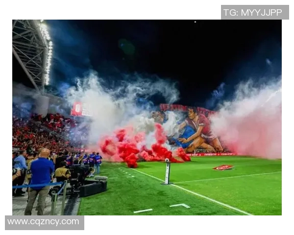 足球明星在比赛中遭遇球迷扔东西事件引发广泛关注与讨论